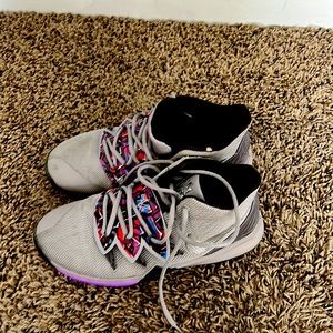 Nike Kyrie 5 BG 'Graffiti' Atmosphere Grey/Metallic Silver AQ2456-001